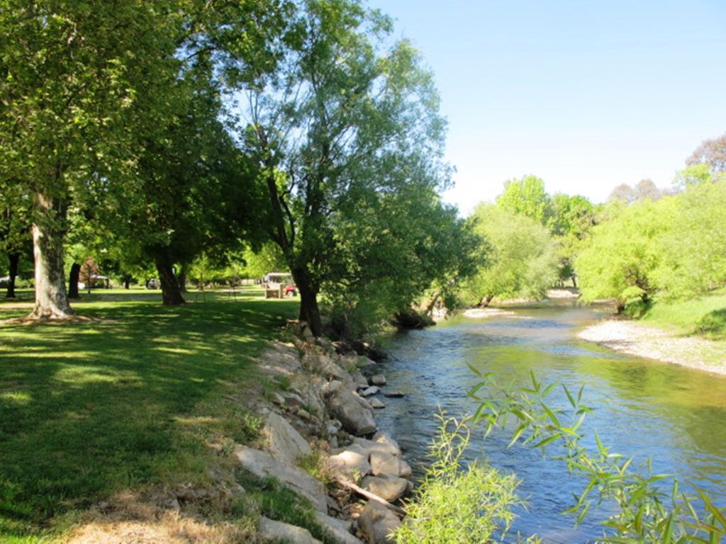 Colac Colac Caravan Park Corryong Luaran gambar