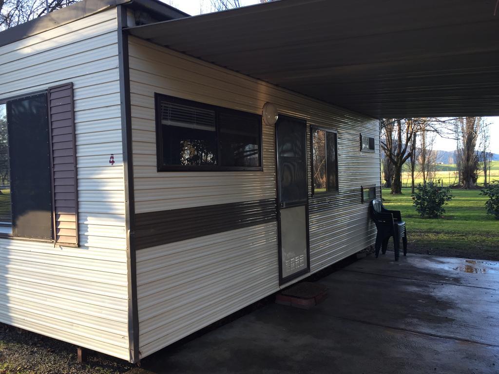 Colac Colac Caravan Park Corryong Luaran gambar
